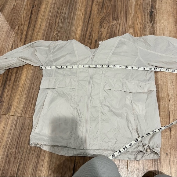 Lululemon Hood Lite Jacket *Packable - Picture 8 of 11